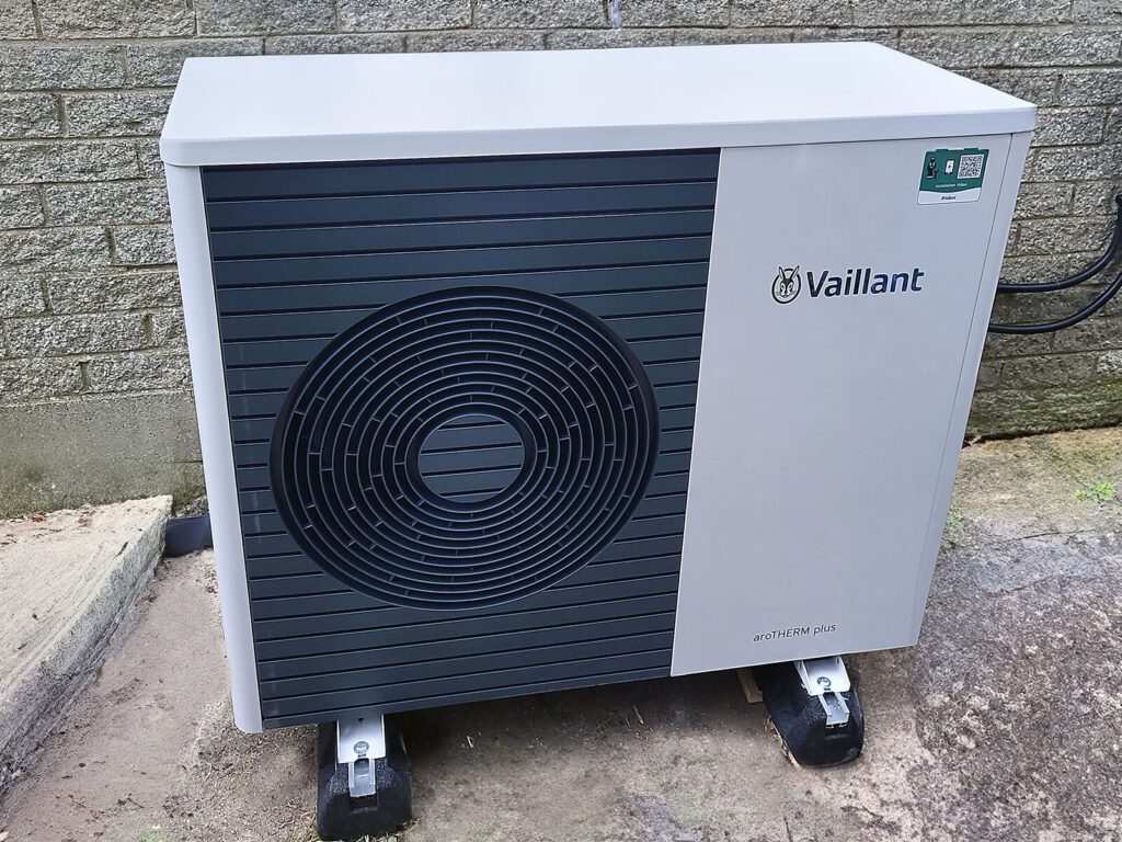 air-source-heat-pump-in-yard air source heat pump in yard